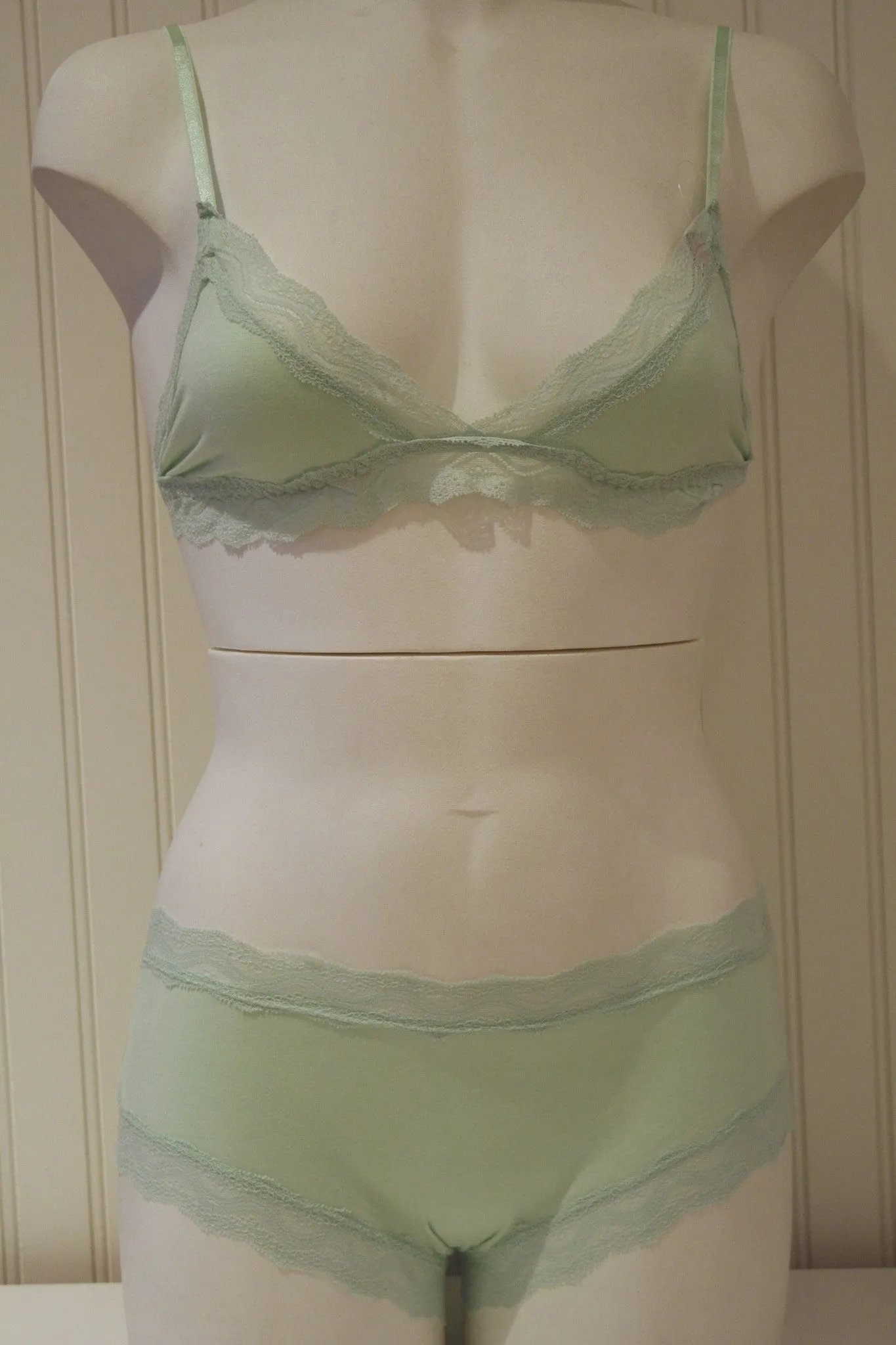 Mindy Bralet | Pistachio