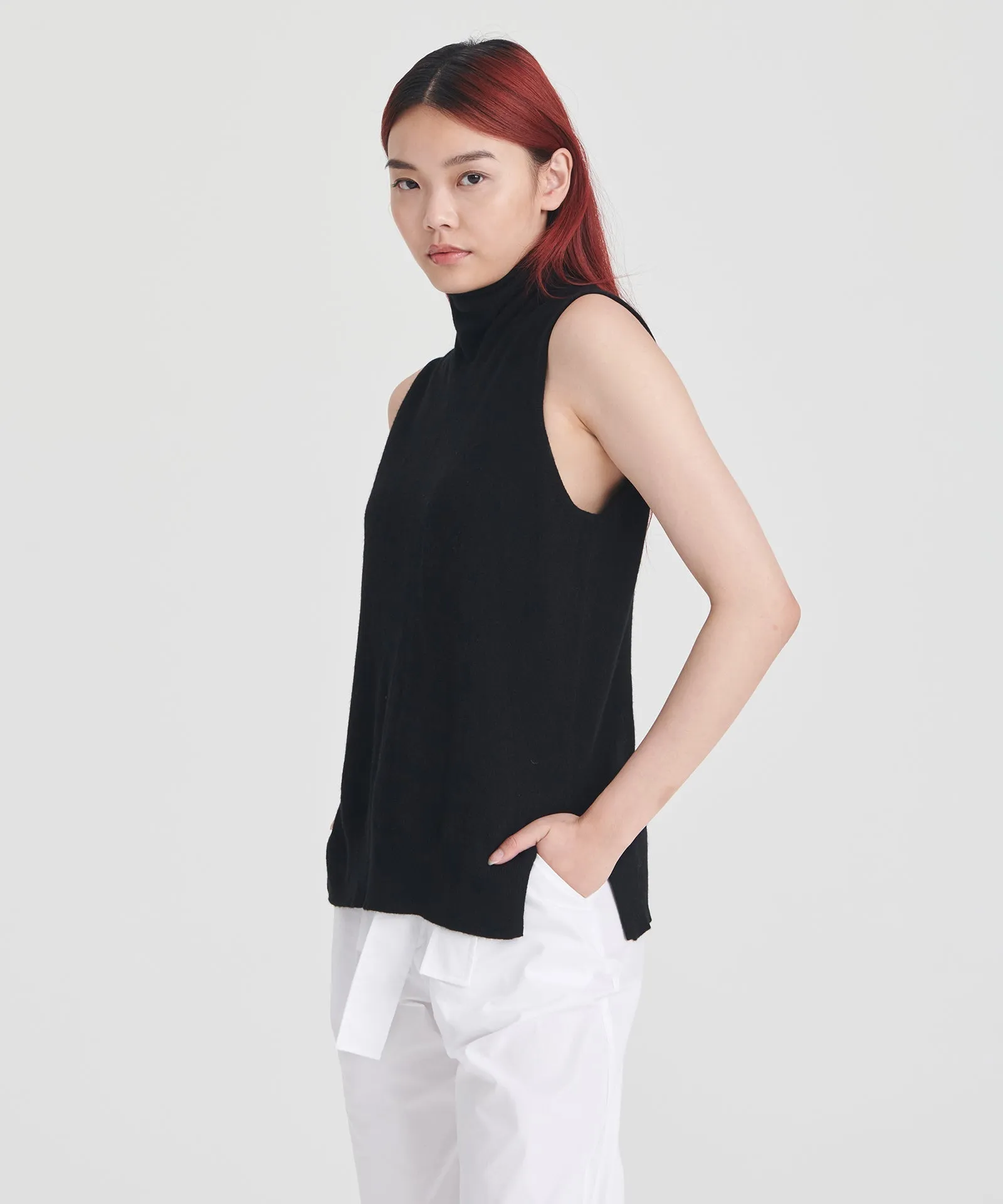 Signature Cashmere Sleeveless Turtleneck