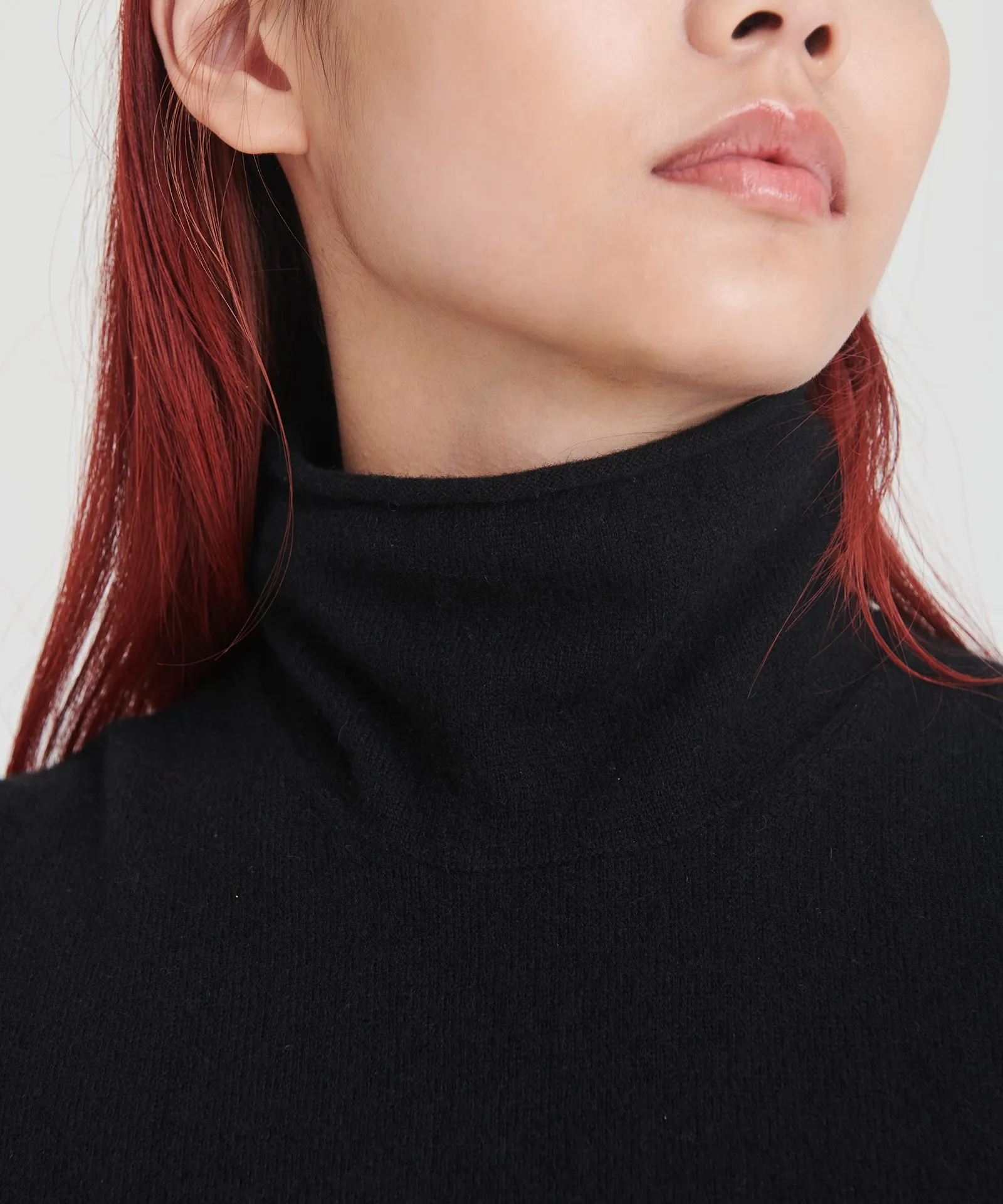 Signature Cashmere Sleeveless Turtleneck