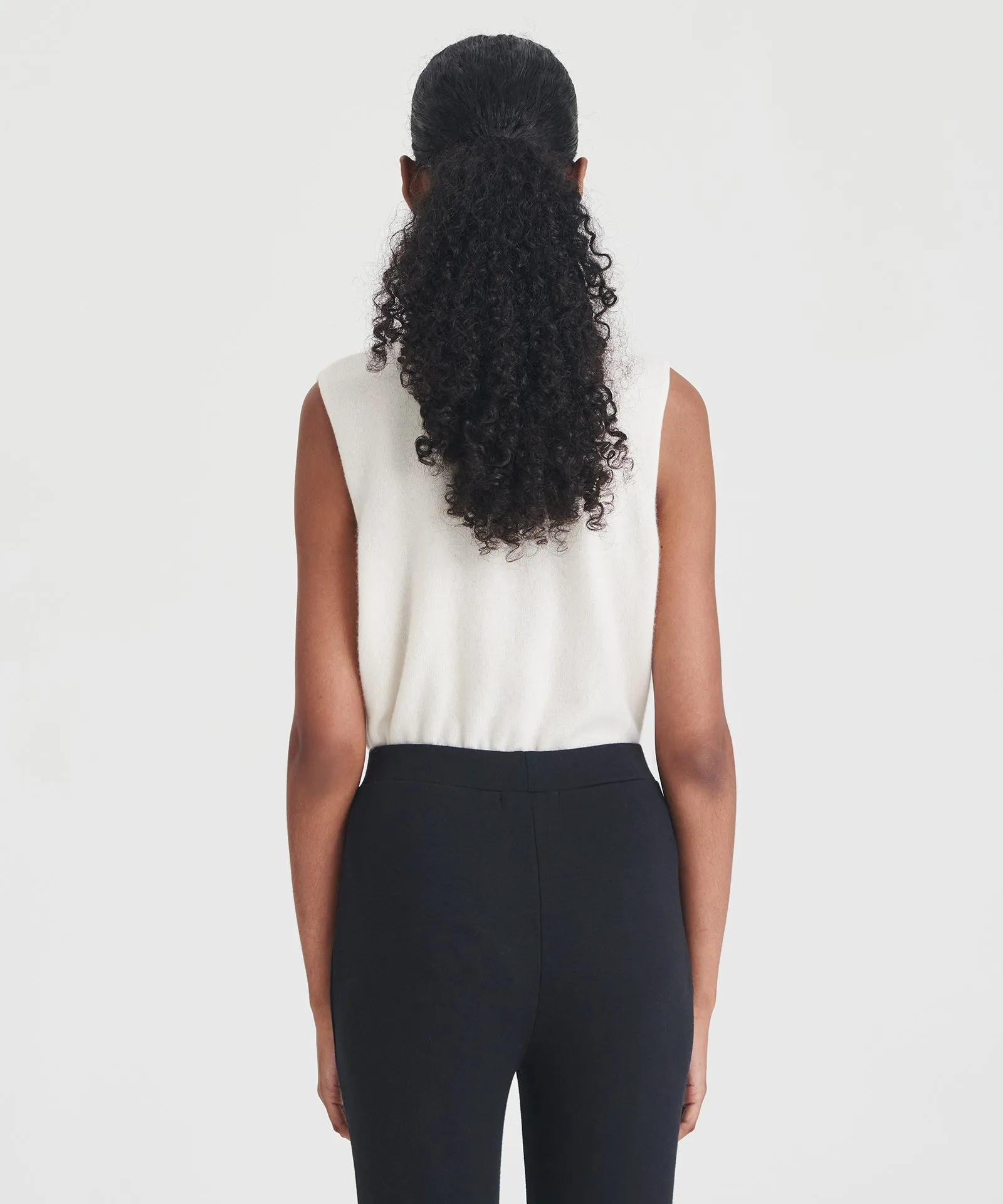 Signature Cashmere Sleeveless Turtleneck